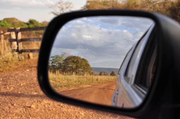 Dirigindo nas estradas rurais da região de Bom Jardim, no Mato Grosso